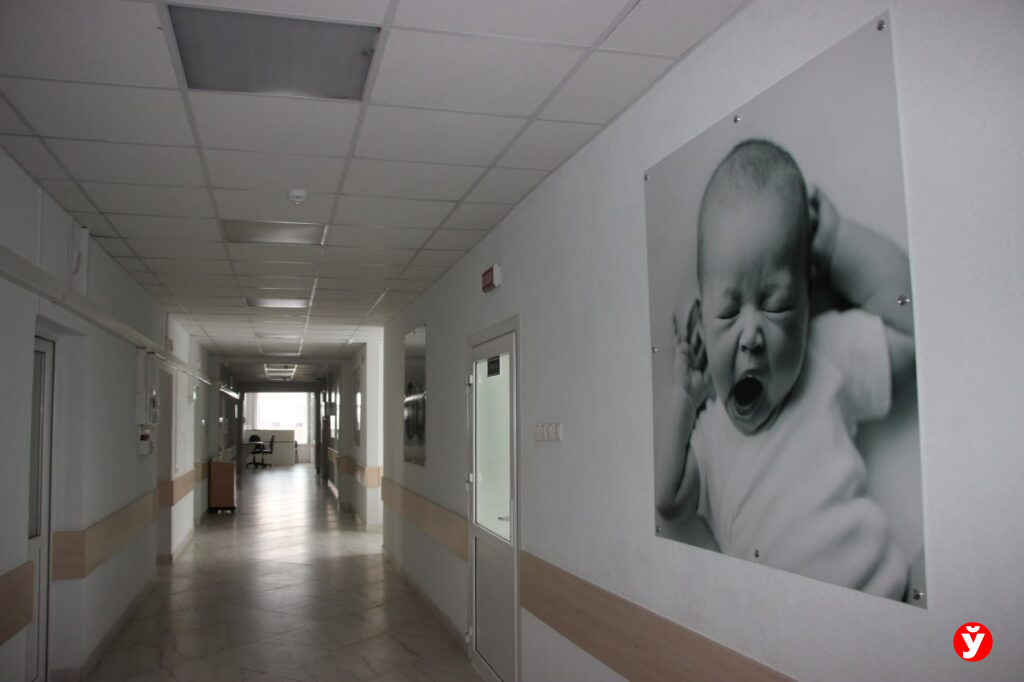 Журналист МП оценила новые палаты семейного типа в роддоме Борисова и рассказала, как рожала с мужем