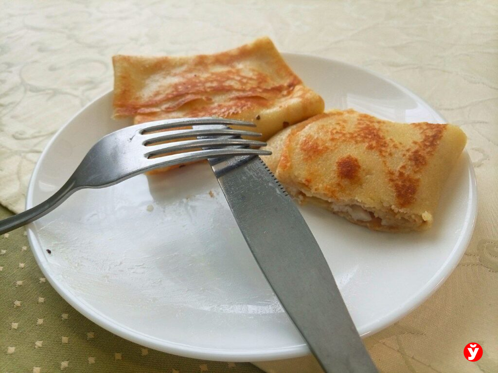 5,99 рублей за сытный обед: пробуем блины с ветчиной и сыром в Клецке