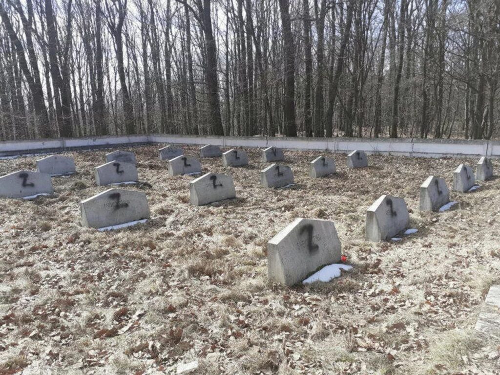 Что происходит с советскими памятниками в Румынии