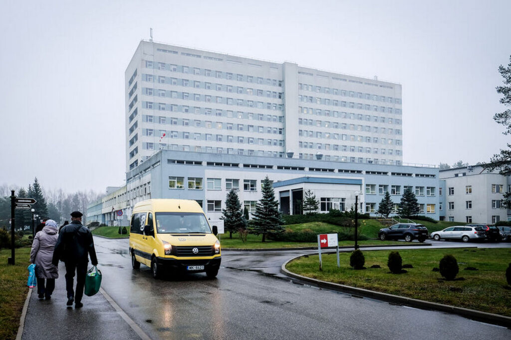 Больница в Латвии уволила 49 граждан Беларуси и России