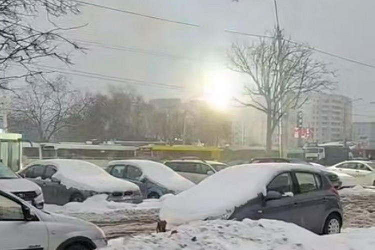 Контактные сети оборвались и вспыхнули в Минске