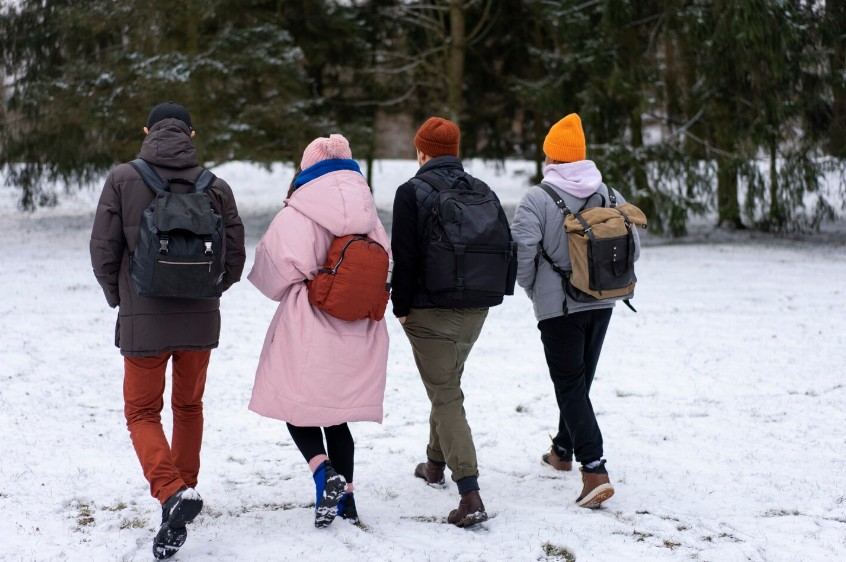 Зумеров поставили на место, назвав их язык общения кринжем