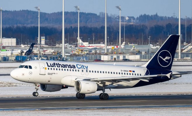 В аэропорту Мюнхена пассажиры рейса из Стокгольма провели ночь в самолёте из-за отсутствия персонала