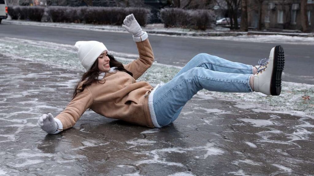 На Минщине с начала зимнего сезона в больницы с гололёдными травмами обратились более 2 тыс. человек