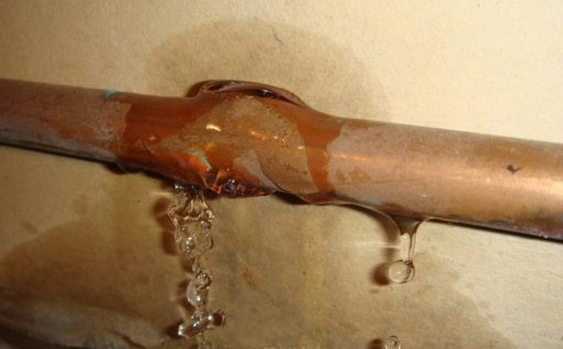 В Малиновке ночью в доме на ул. Есенина прорвало трубу отопления