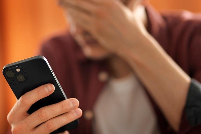 «Белпочта», «КГБ», «Нацбанк» — мошенники терроризировали пенсионеров в Несвиже и выманили 55 тыс.