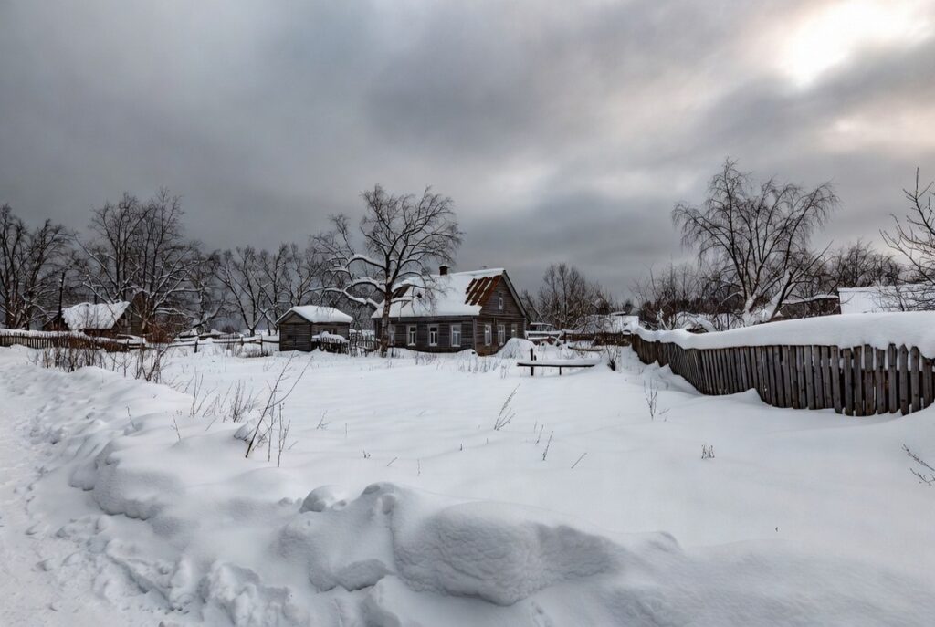 Когда дача становится «ничьей»: как закон оценивает пустующие участки и дома