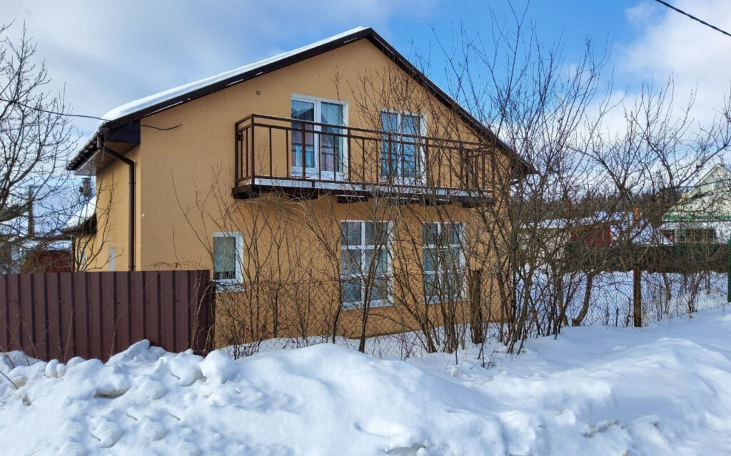 В Логойском районе продается уютный дом по цене однушки. Посмотрели, как он выглядит