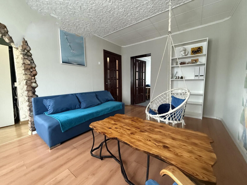 В Минске сдают уютную экотрешку с дизайнерским ремонтом. Узнали цену