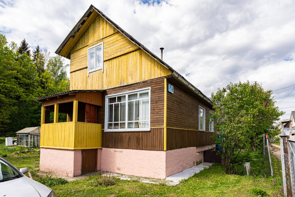 В Минской области отдают ухоженный деревянный дом почти даром. Посмотрели, как он выглядит