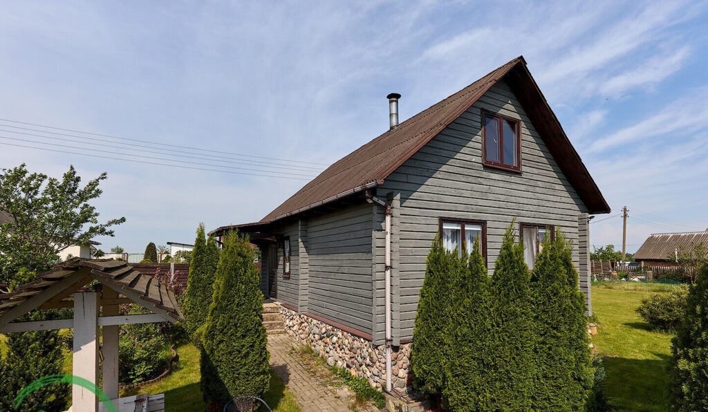 В Молодеченском районе продается летний дом с бассейном и баней – смотрим вариант