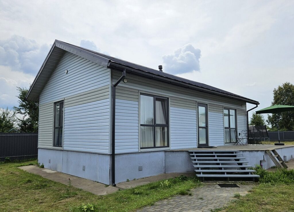 Дом с панорамными окнами и видом на лес продают под Смолевичами