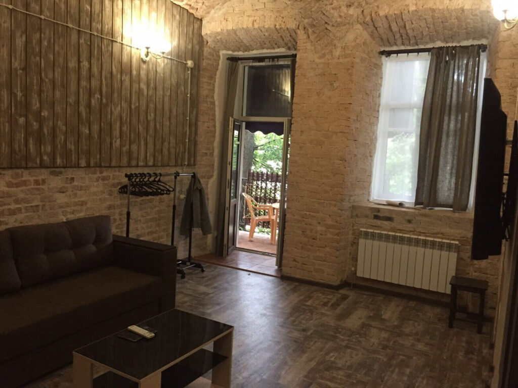 В Витебске сдают квартиру в стиле брутального лофта. Узнали цену