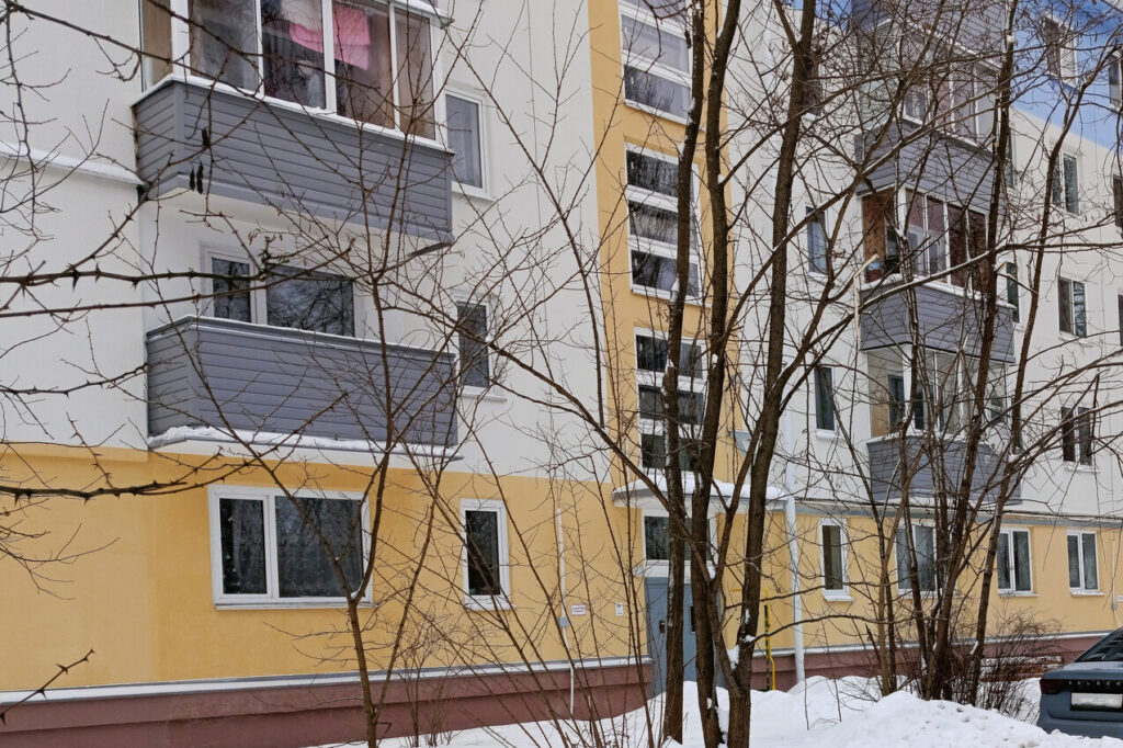 В Минске продают квартиру с необычной планировкой — с ванной через кухню. Узнали цену