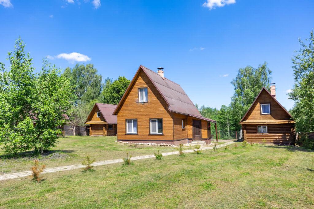 В Березинском районе продают хутор с большим участком и продвинутыми коммуникациями. Цена порадует