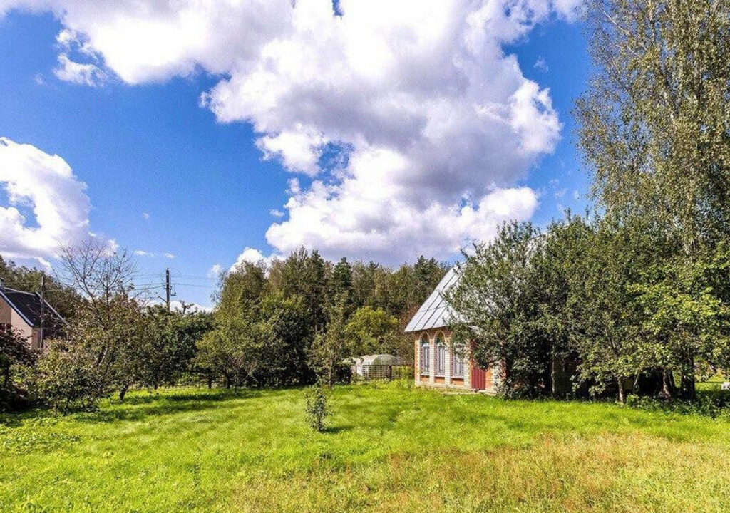 Дача недалеко от метро «Могилёвская» – в Минском районе продаётся уютный дом за небольшие деньги