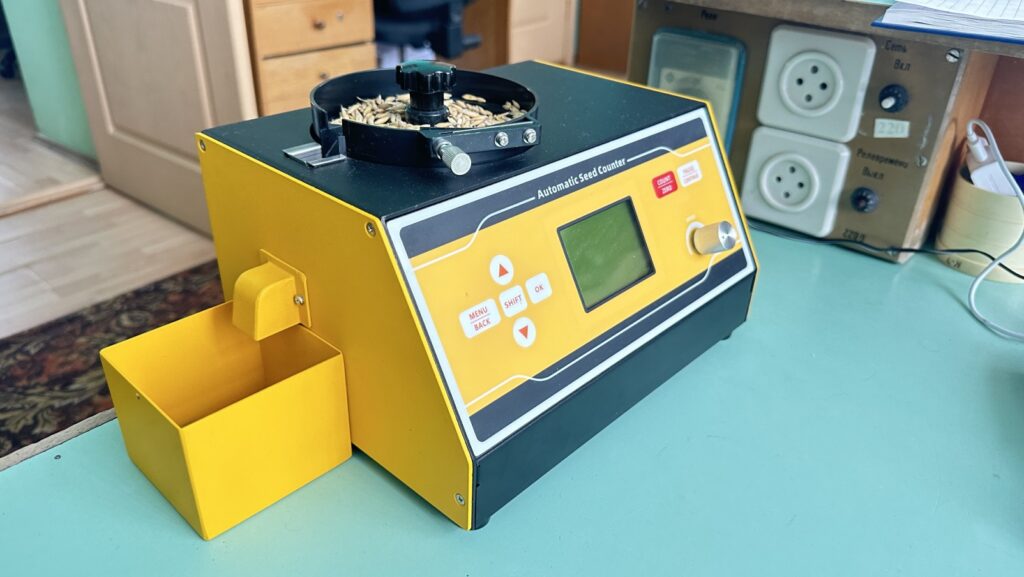 От семени до урожая: как в Клецком районе контролируют качество и защищают посевы