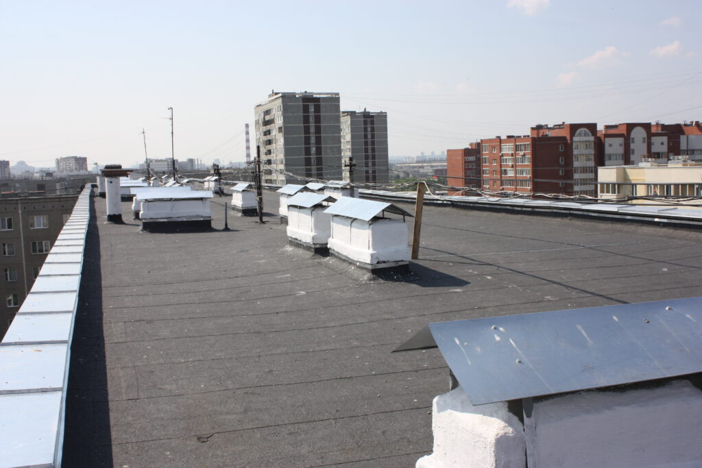 Можно ли подниматься на крышу жилого дома во время ремонта? Ответили в ЖКХ