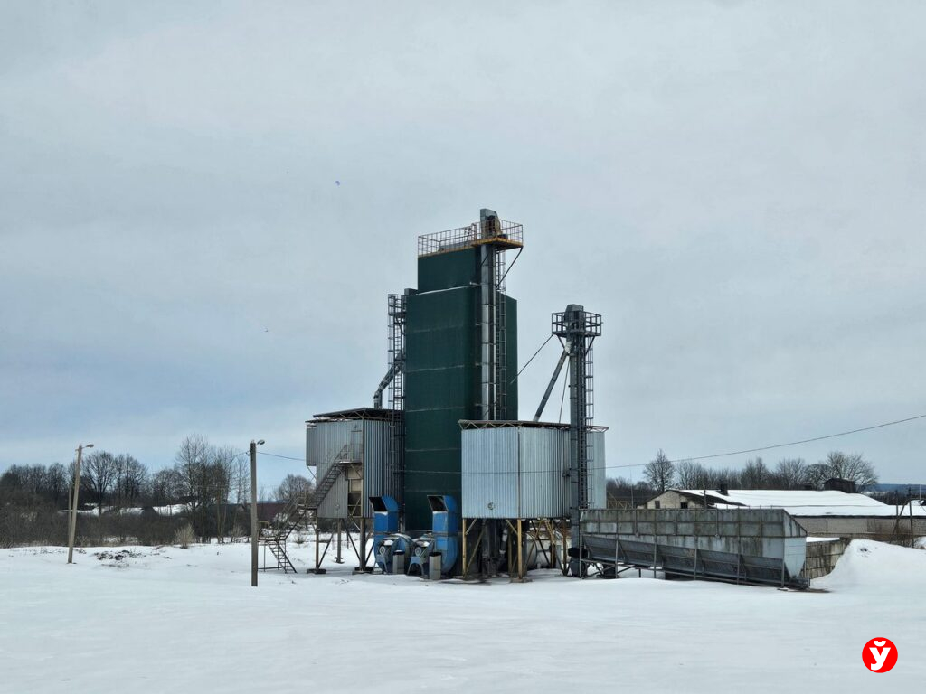 Зерносушильный комплекс в агрогородке Пугачи рассчитан на 40 тонн зерна в час;, в 2025 году ввели в эксплуатацию более крупный зерносушильный комплекс в Дорах – на 100 тонн