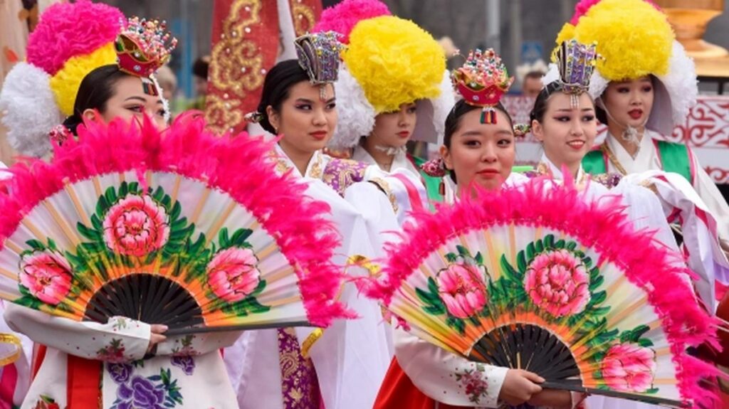 Праздник обновления: Азарёнок о том, кто строит справедливость вопреки «коалиции лжи»