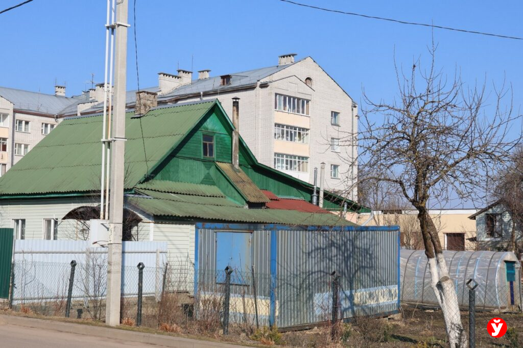 Коптильня у многоэтажки в Вилейке: репортаж с места конфликта, дошедшего до губернатора