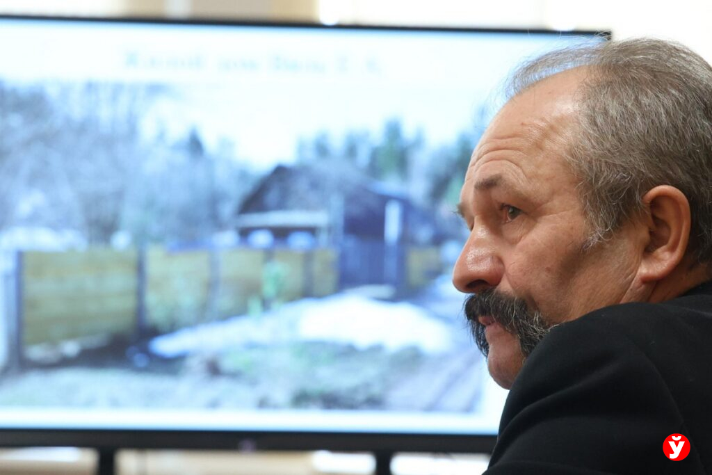 Яблони у забора растут слишком близко: пенсионер из Вилейского района жалуется на соседей-дачников