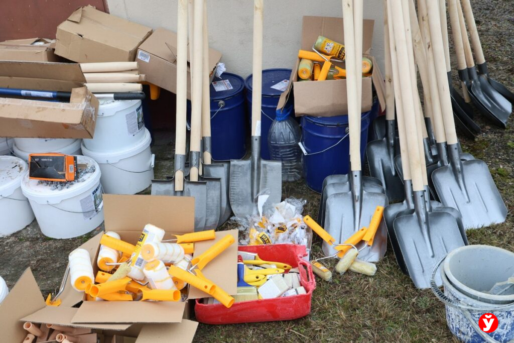 Областной субботник на фермах Минщины: Кушнаренко работает в «Нестановичах-Агро»