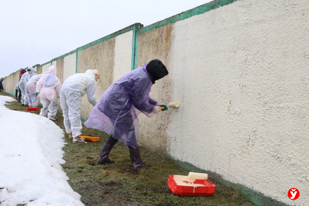 Областной субботник на фермах Минщины: Кушнаренко работает в «Нестановичах-Агро»