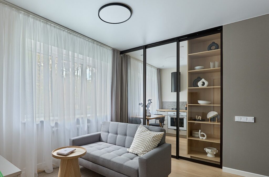 Близко к центру и недорого. Смотрим стильную квартиру в Минске на продажу