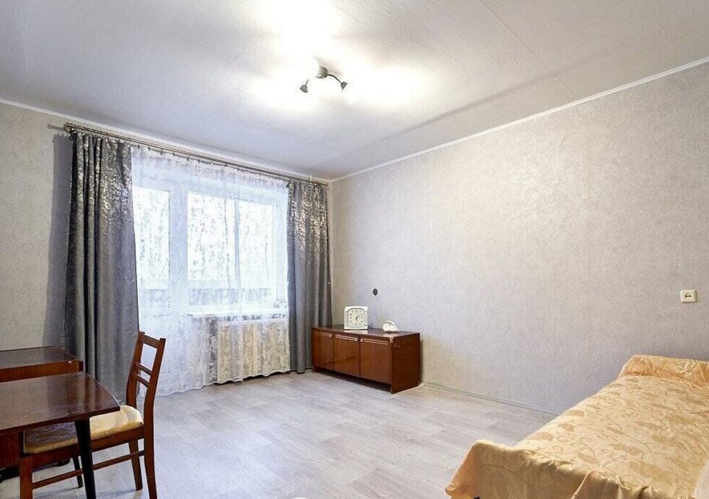 С хорошим ремонтом, но возрастной мебелью: смотрим одну из самых доступных двушек в Минске