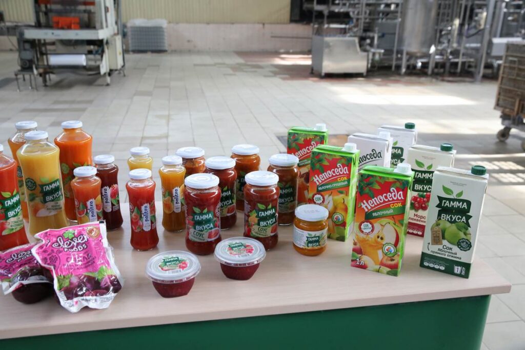 Почему томатный сок снова в тренде: на заводе в Клецке раскрыли секрет популярного напитка