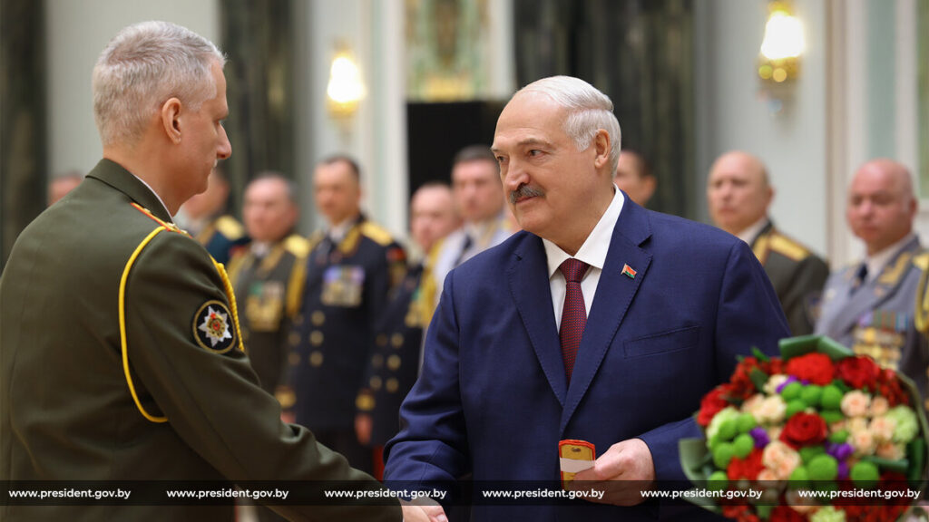 «Рискуют собой ради других»: Александр Лукашенко обратился к милиционерам