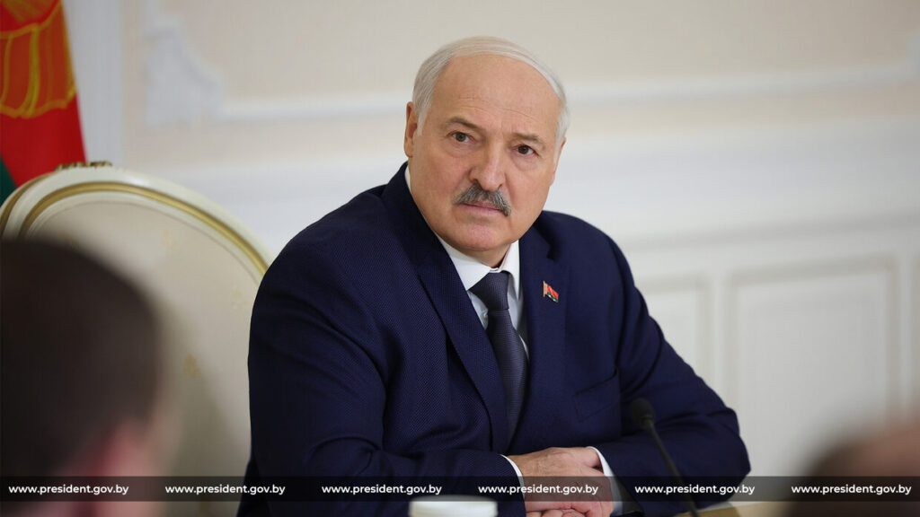 Лукашенко на примере карданного вала рассказал о борьбе с посредниками в Беларуси