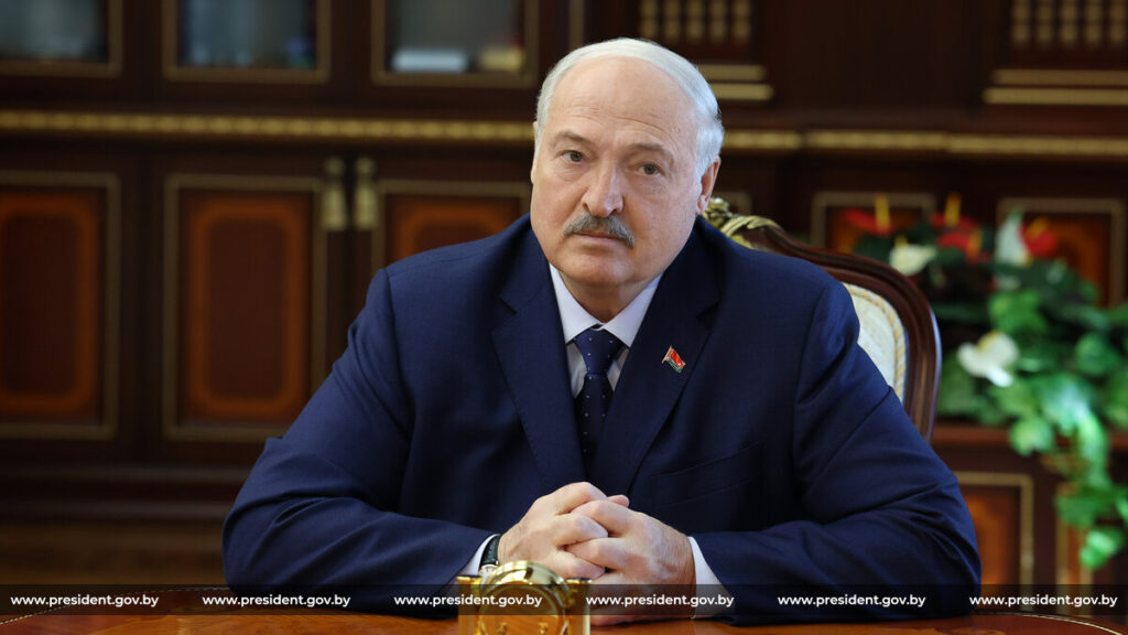 Как Лукашенко помогает бездетным, литовским бизнесменам и спасает Статкевича