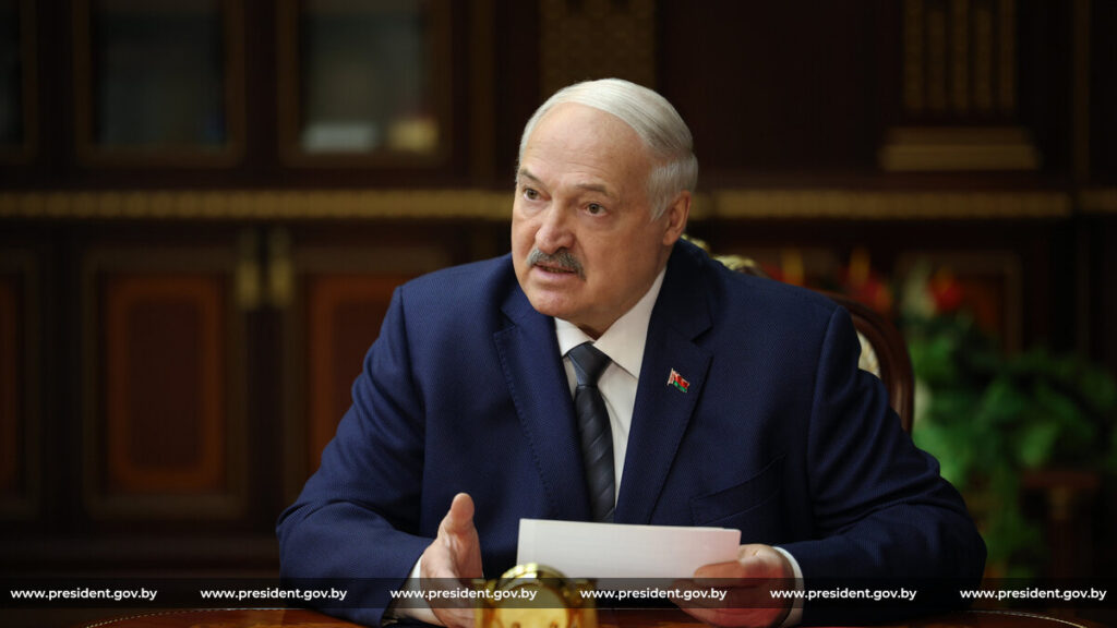 Лукашенко заявил, что США не пытаются оторвать Беларусь от России