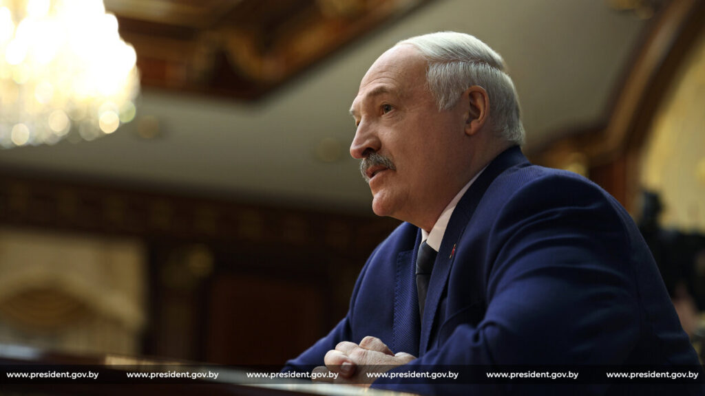 Азарёнок раскрыл, как Лукашенко с калием и фурами поставил Литве мат в три хода