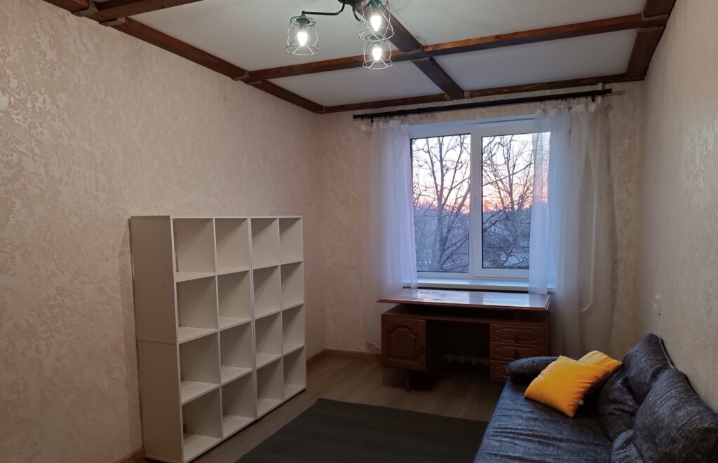 Всего 750 рублей в месяц. Смотрим просторную арендную трешку в Бобруйске