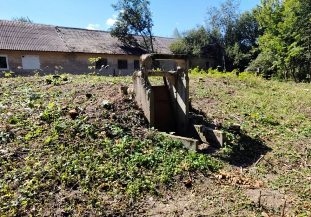 В Слуцке продают бункер за 7 987 рублей – цена снижена вдвое