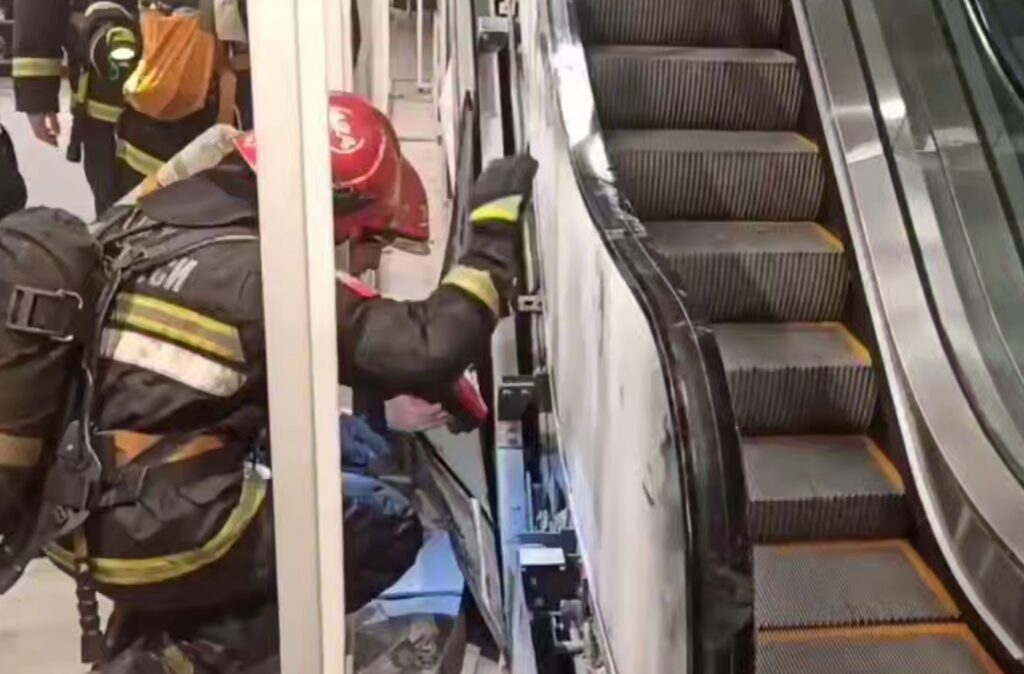 В ТЦ «Dana Mall» произошёл пожар из-за эскалатора