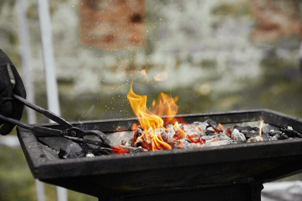 При розжиге мангала газовой горелкой пострадал мужчина под Червенем
