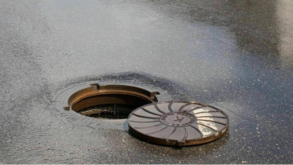 Увидел открытый люк — звони 115: как жители Минщины могут предотвратить трагедию