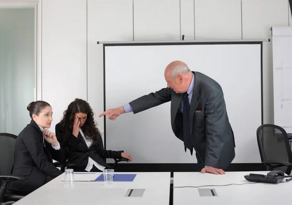 Не берут на работу из-за плохой характеристики? Направляйте претензию работодателю