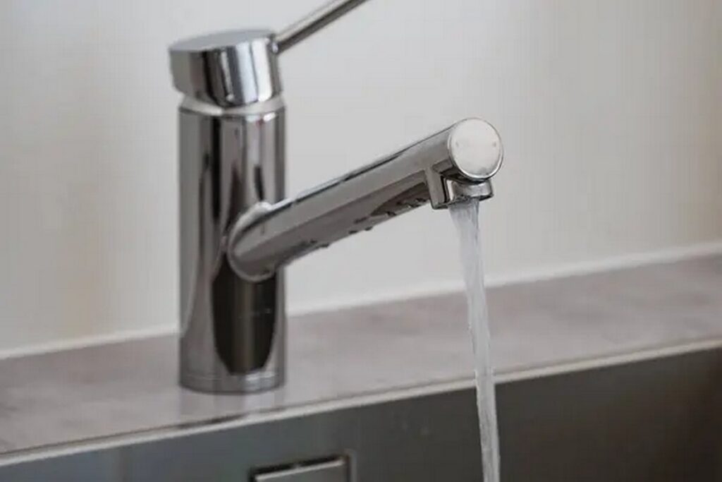 Белорусы могут жаловаться на отопление и горячее водоснабжение 3 марта