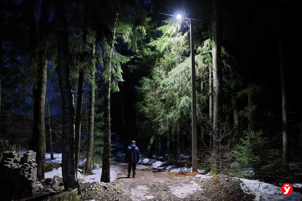 Пенсионер из Логойского района 4 года добивался уличного освещения – помог Кушнаренко