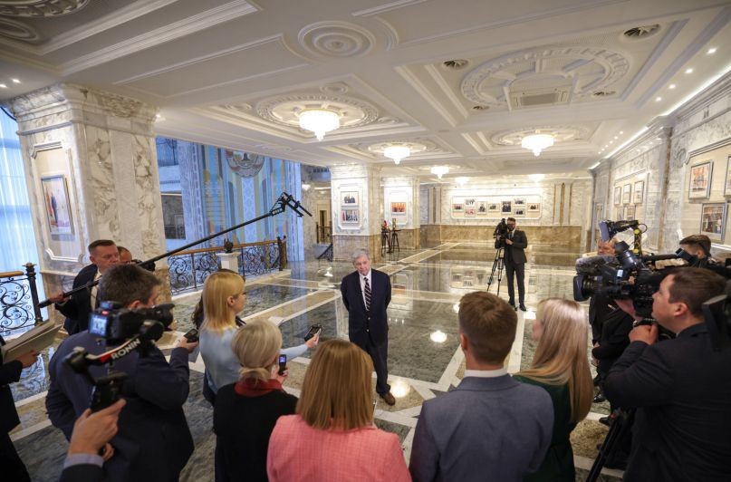 Спецпосланник Трампа Коул раскрыл, кто решает повестку встреч с Лукашенко