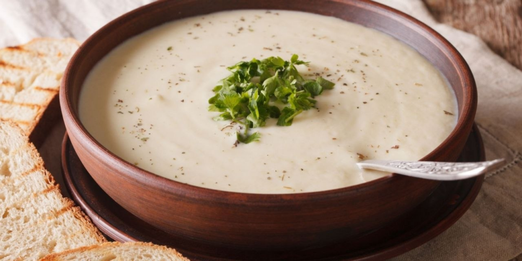 Крем-суп, шаурма и пирог: как белый цвет делает обычные блюда шедеврами