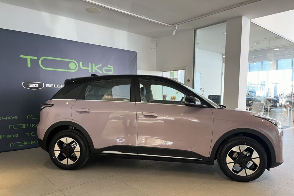 БЕЛДЖИ выпустил лимитированную серию розовых электромобилей – сколько стоит «барбимобиль»