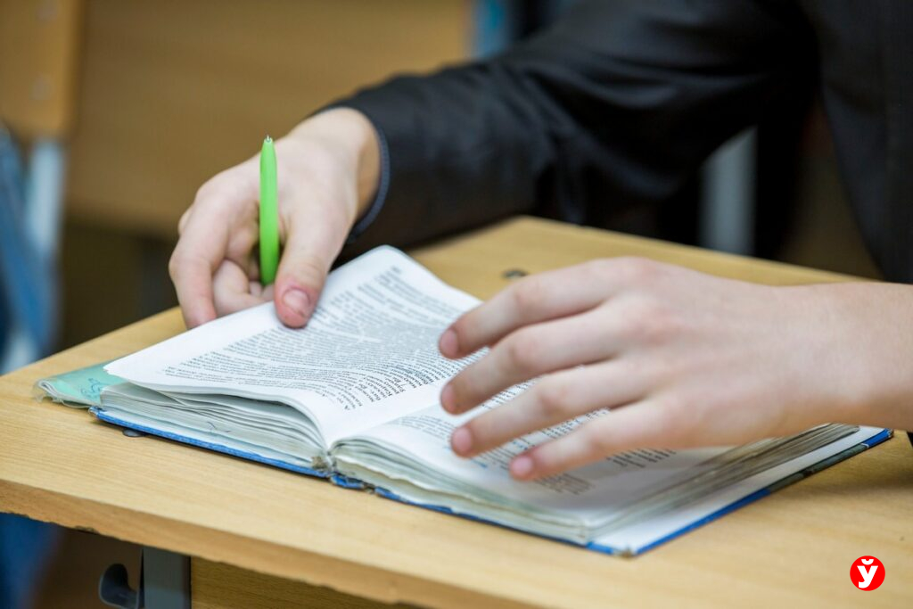 Могут ли снизить оценку за отсутствие тетради? Ответ Минобразования удивит родителей