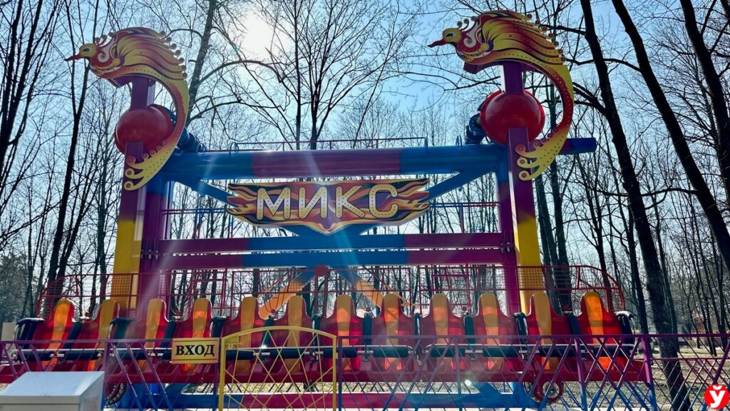 Посмотрели, как готовят парк Челюскинцев к сезону аттракционов