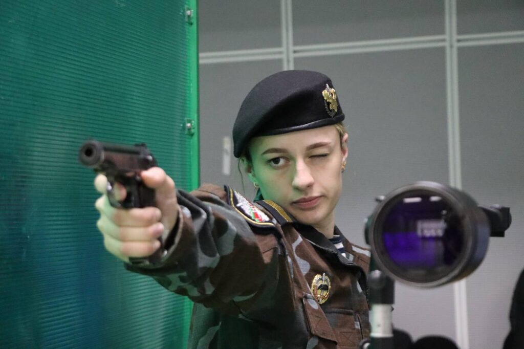 Девушки из ГАИ и ОМОНа Минщины рассказали, как служат и строят личную жизнь